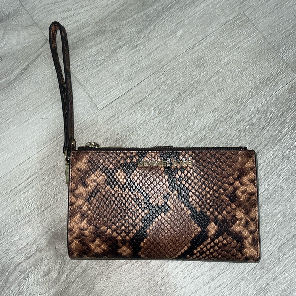 Adele Smartphone wallet leopard print. Brand new